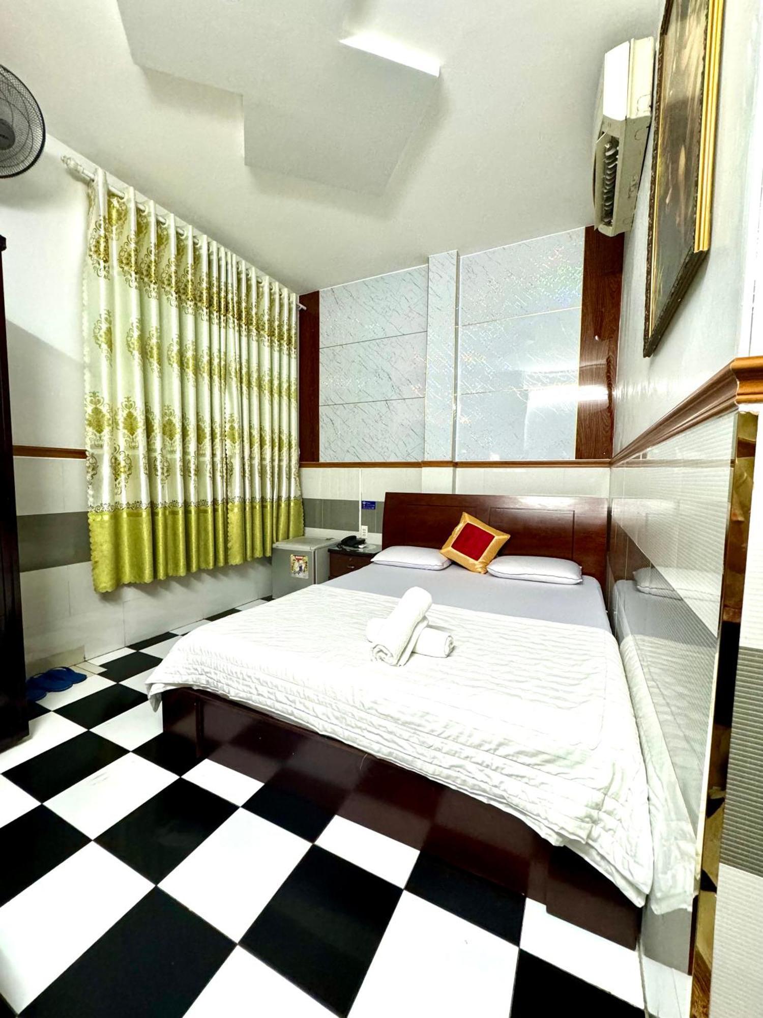 Hotel Khach San Tuan Vu à Hô Chi Minh-Ville Extérieur photo